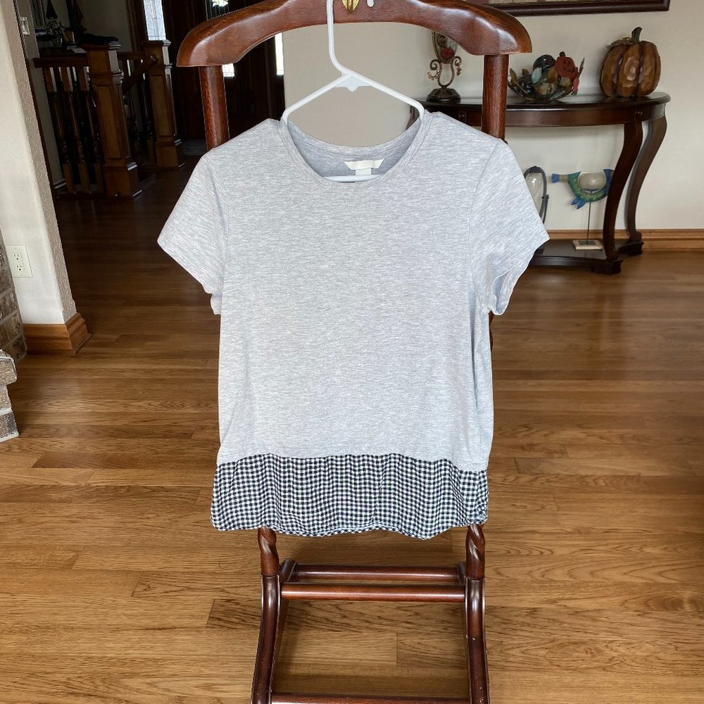 Cute H&M Women's Grey Tee with Black/White Gingham Check Bottom - Size M